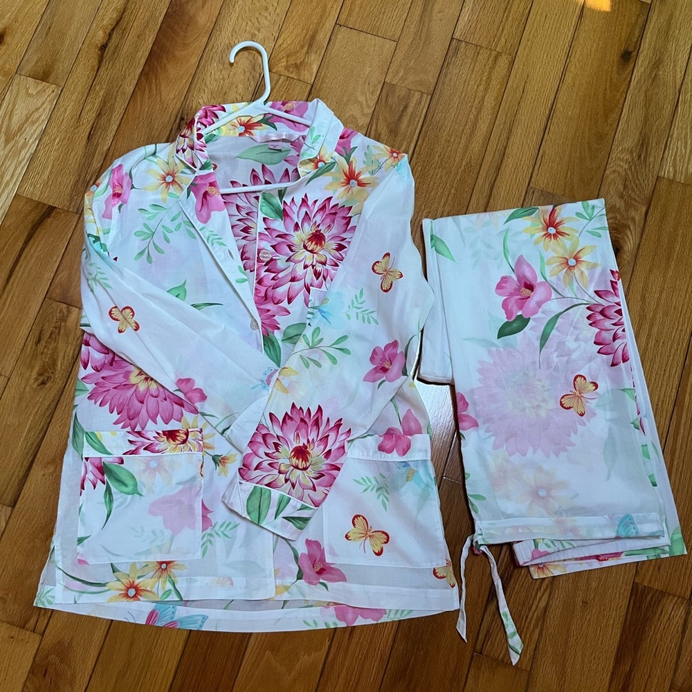 Vintage Victoria’s Secret Pajamas XS white floral